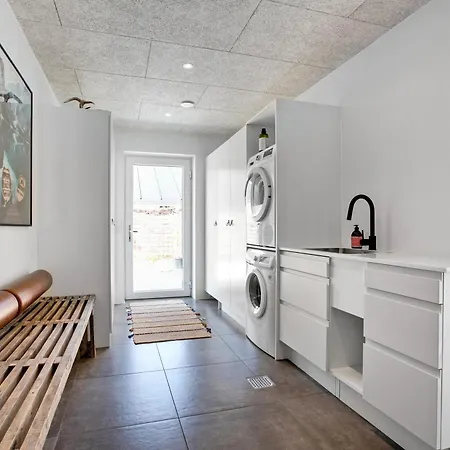 Lovely With Sea View And Activity Room, Holiday home *