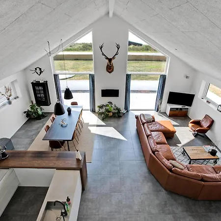 Lovely With Sea View And Activity Room, Holiday home *