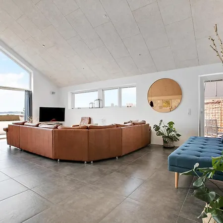 Lovely With Sea View And Activity Room, Holiday home *