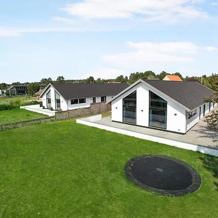 Holiday home Lovely With Sea View And Activity Room,
